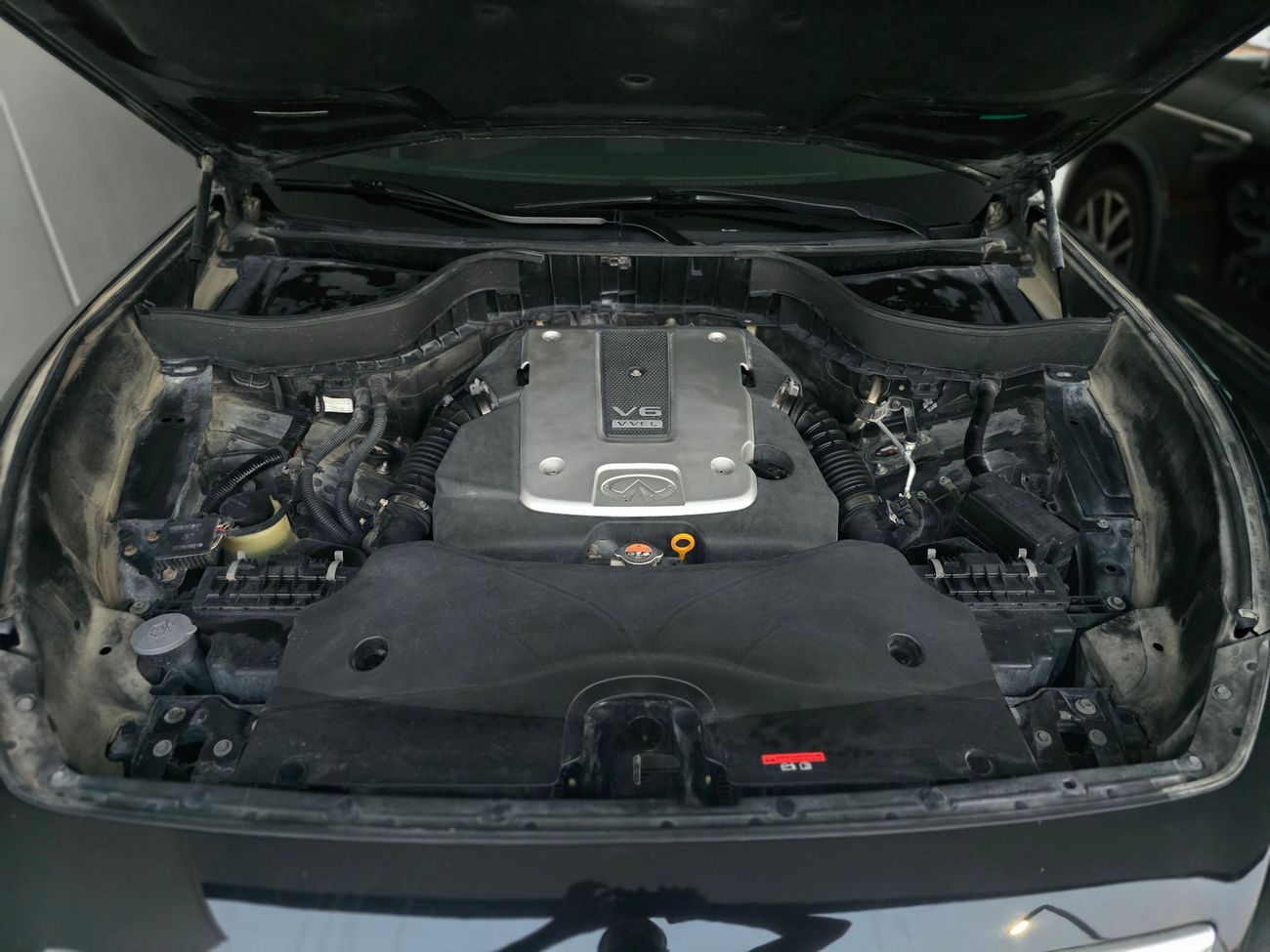 إنفينيتي QX70 3.7 L Luxury