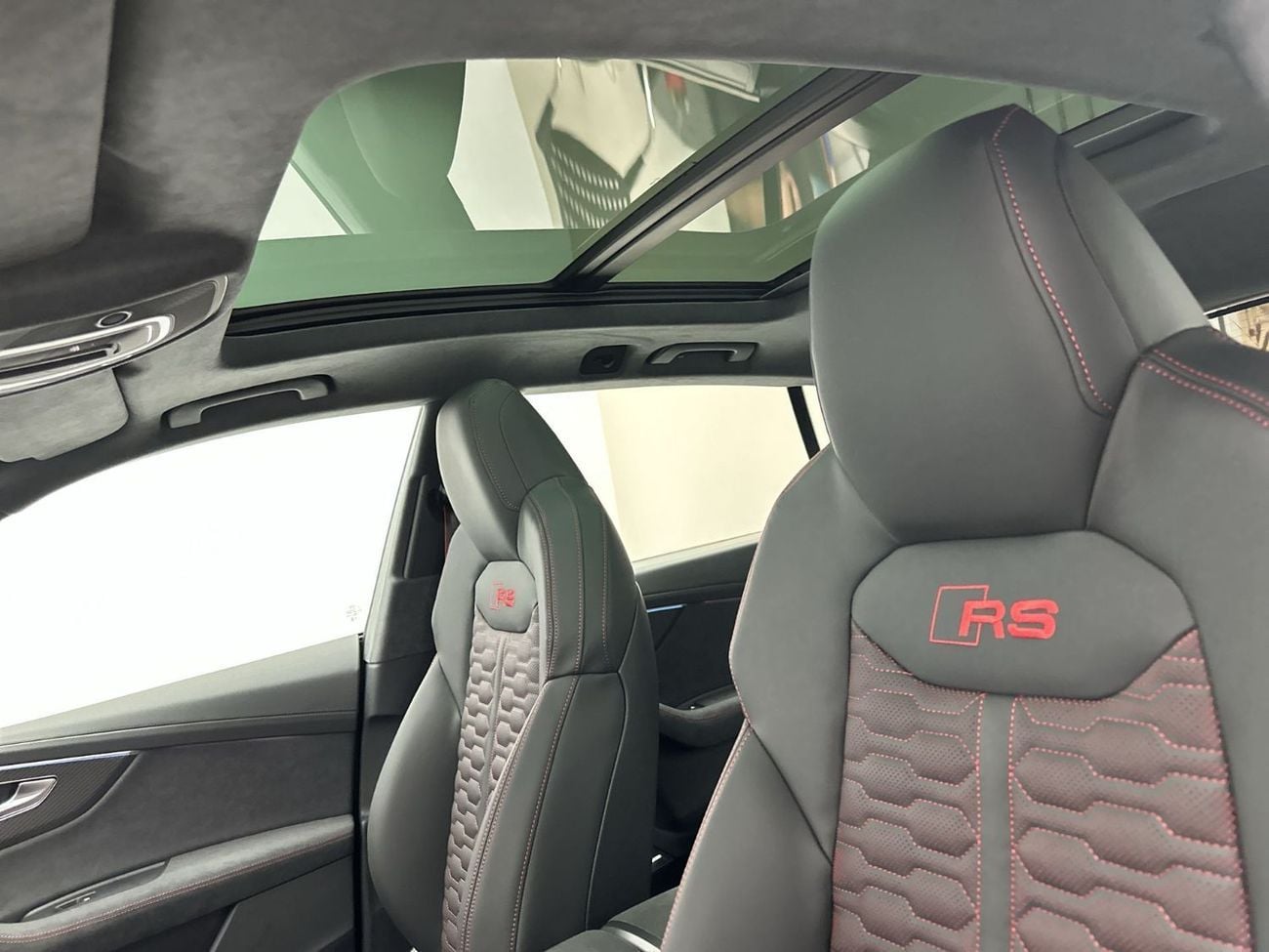 Audi RSQ8 TFSI quattro 4.0L RS Q8 SUV Performance 640hp Black Edition (Ref# 023153)