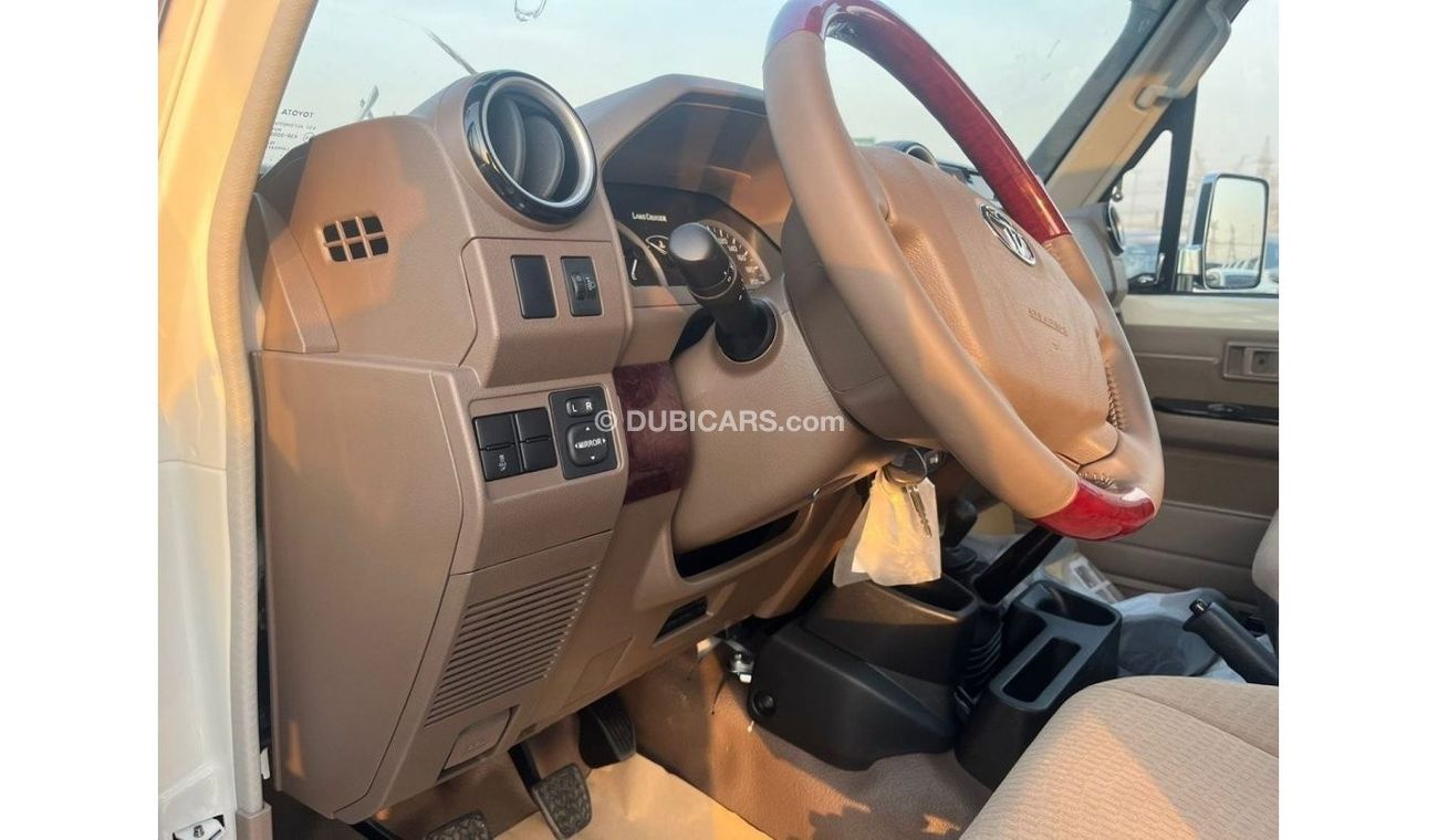 Toyota Land Cruiser Pick Up Toyota_Land_Cruiser_Pick_Up_4.5L_Single_Cabin_Diesel_M/T_2023