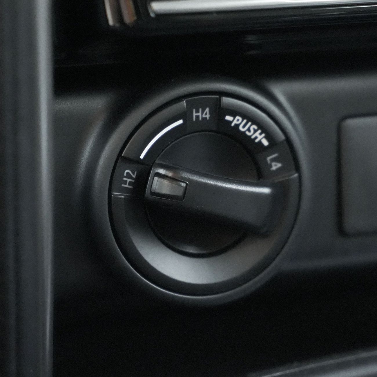 Toyota Fortuner 2.7 L | v4 | Petrol | Auto AC | Export Only