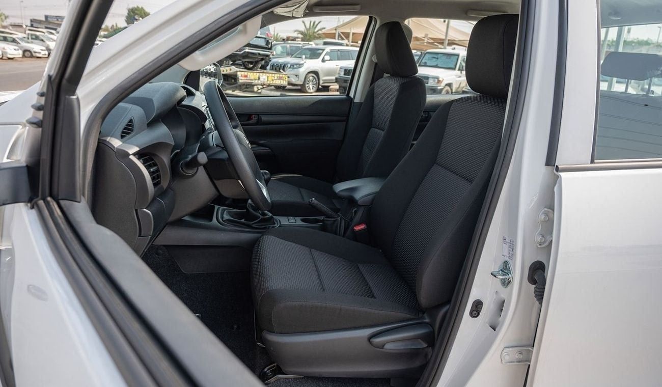 تويوتا هيلوكس Toyota hilux 2.4L DIESEL basic option MY2025