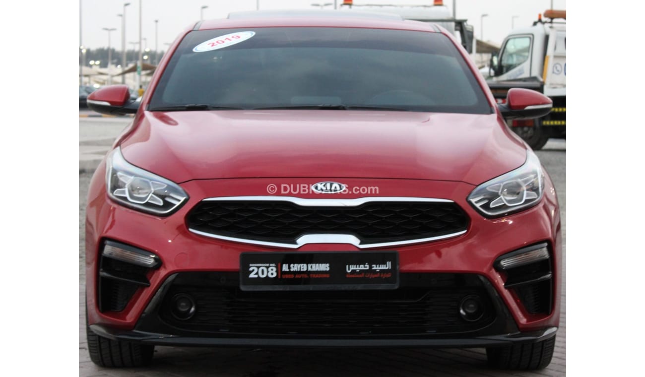 كيا سيراتو كيا سيراتو 2019 خليجي 1600 سي سي فل كامل رقم 1 بدون صبغ بدون حوادث نظيفه جدا من الداخل والخارج