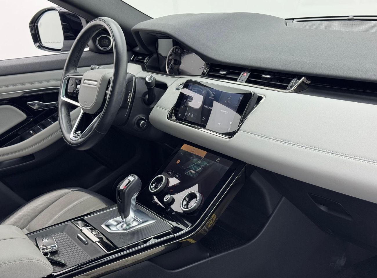 لاند روفر رانج روفر إيفوك P200 R-Dynamic SE 2.0L