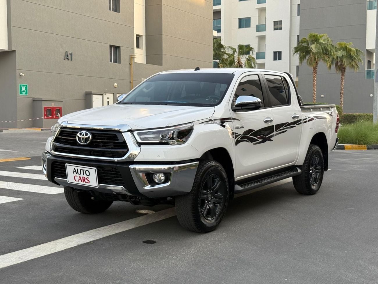تويوتا هيلوكس Toyota Hilux 4x4 2.4L full Option automatic gearbox