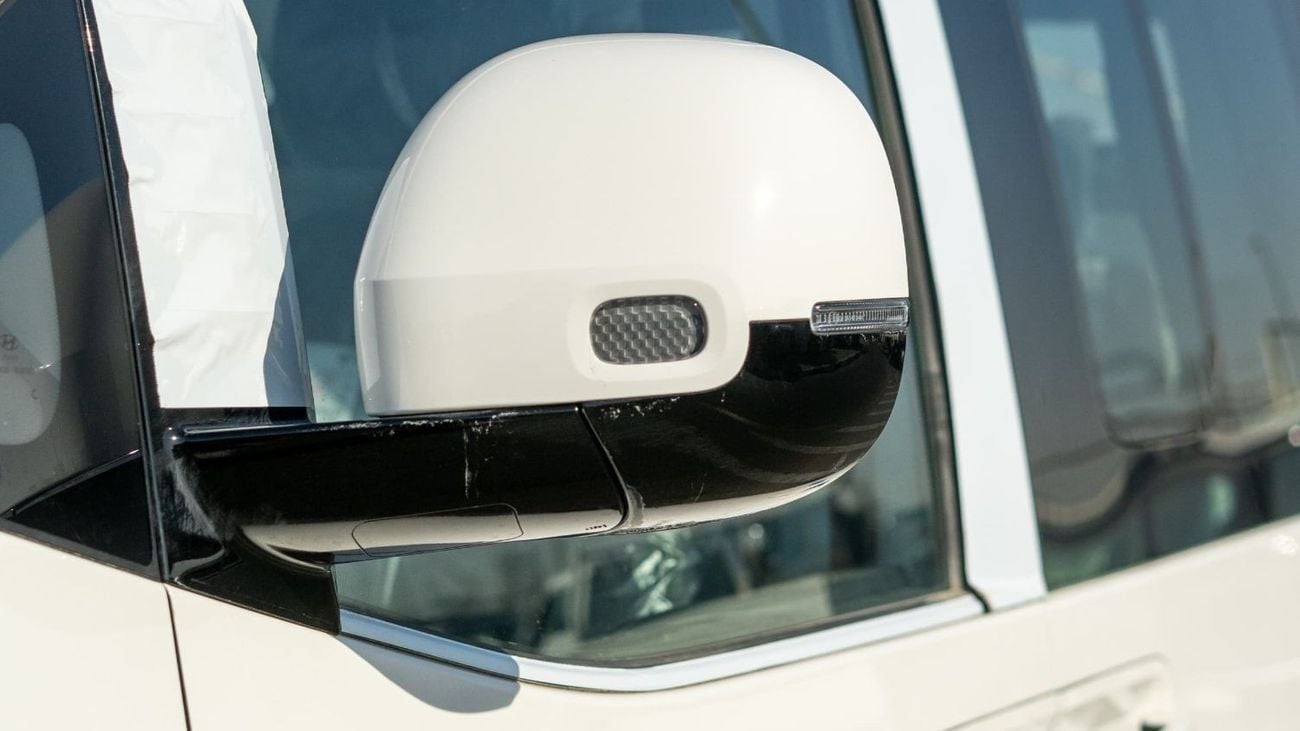 هيونداي ستاريا Premium 11-Seater 2.2-liter 4-cylinder Turbo-charged Diesel 2024YM