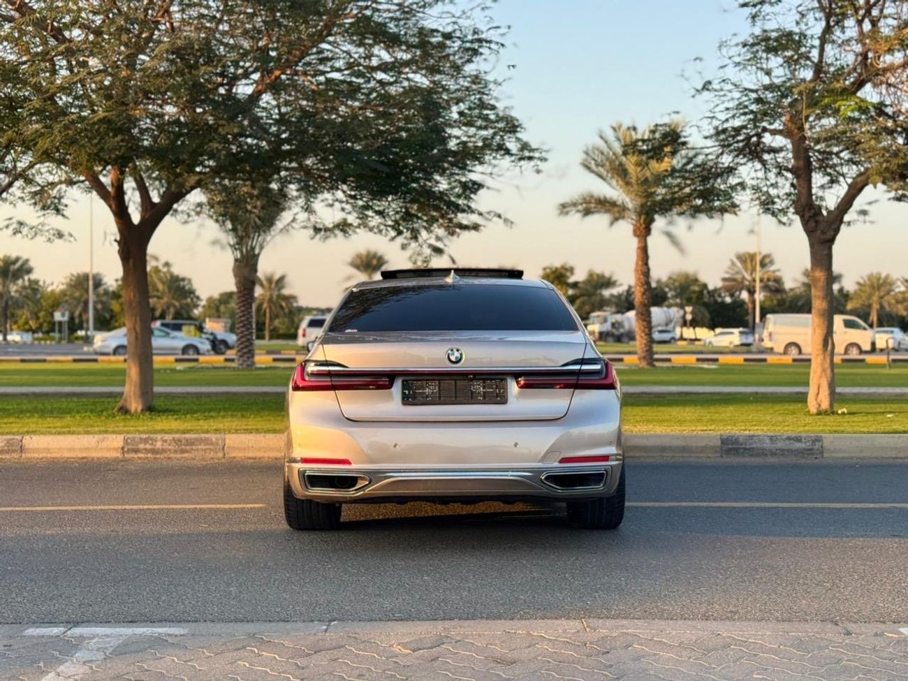 بي أم دبليو 730Li Luxury M Sport Package 2.0L