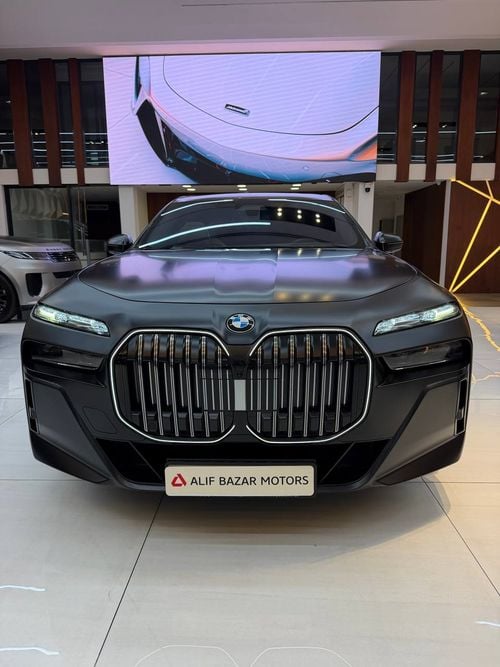 بي أم دبليو 760i 4.4L · 8 Cyl · Automatic · Petrol · Sedan · All Wheel Drive · 5 Seats · 4 Door