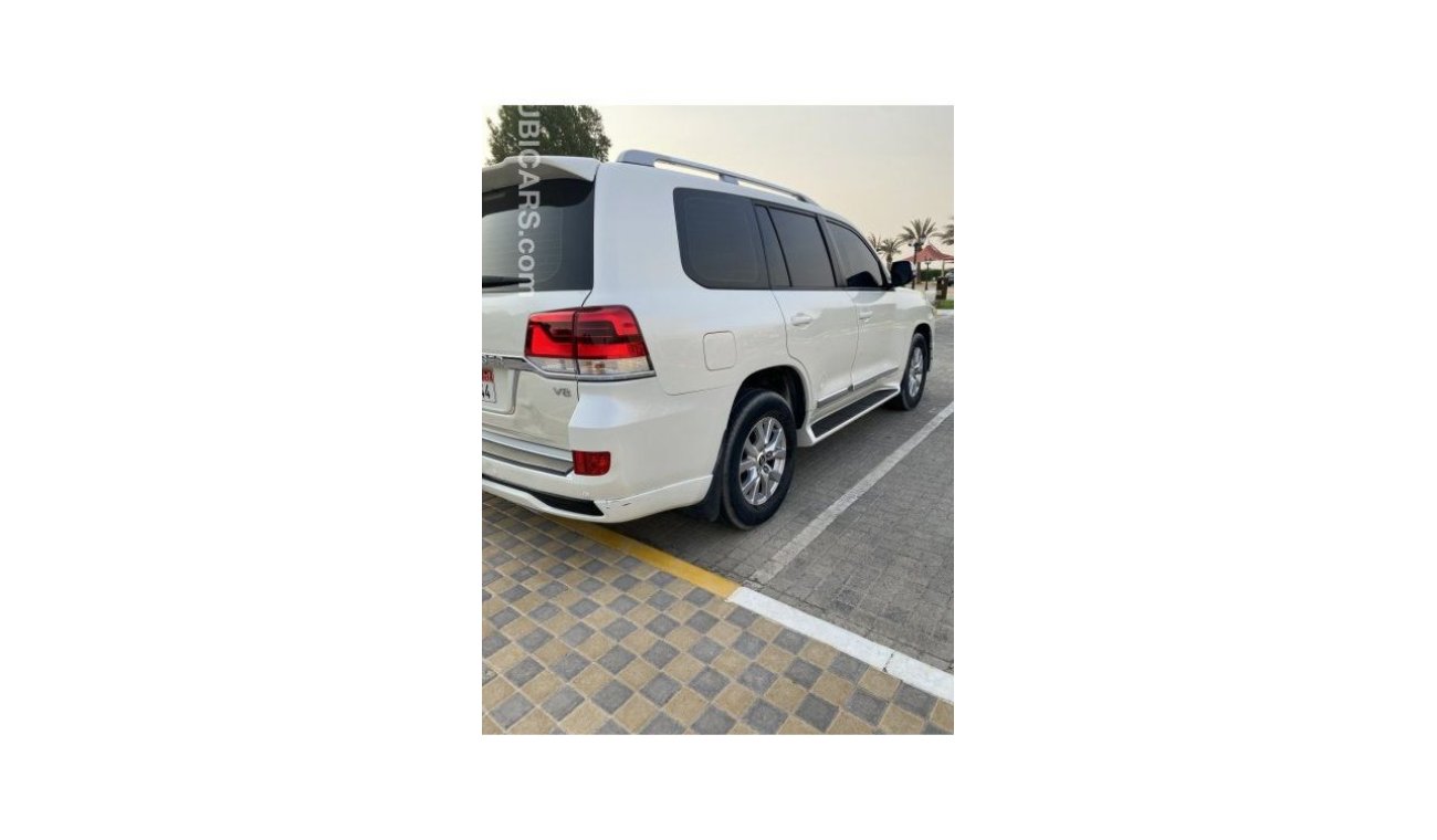 Toyota Land Cruiser Gxr v8