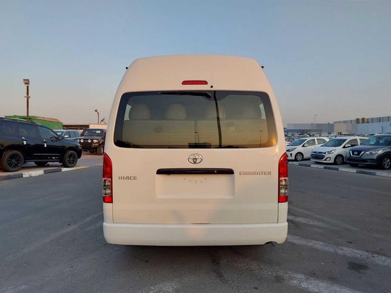 Toyota Hiace TOYOTA HIACE COMMUTER VAN RHD 2016 MODEL 3.0 L DIESEL AUTOMATIC(PM28405)
