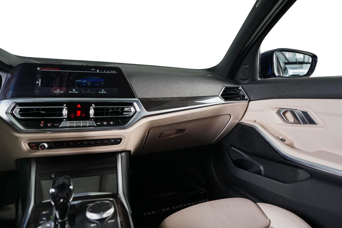BMW 330i Luxury Line 2.0L Luxury line - Under BMW service contract