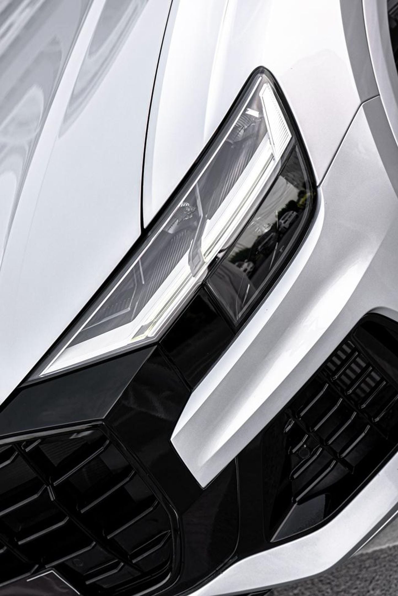 Audi Q8 55 TFSI quattro S-Line 3.0L (340 HP)