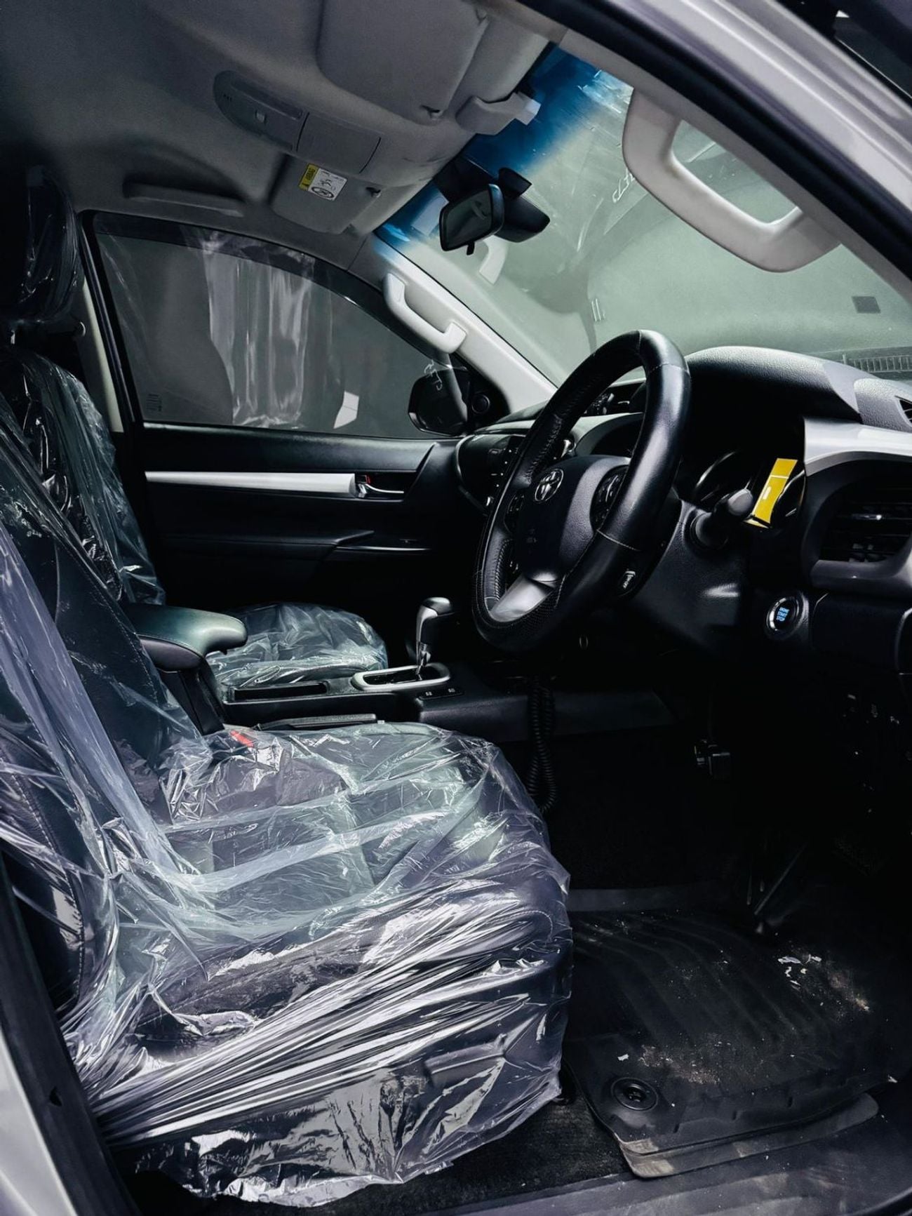 Toyota Hilux diesel 2.8 liter ,right hand drive ,automatic gear ,only for export