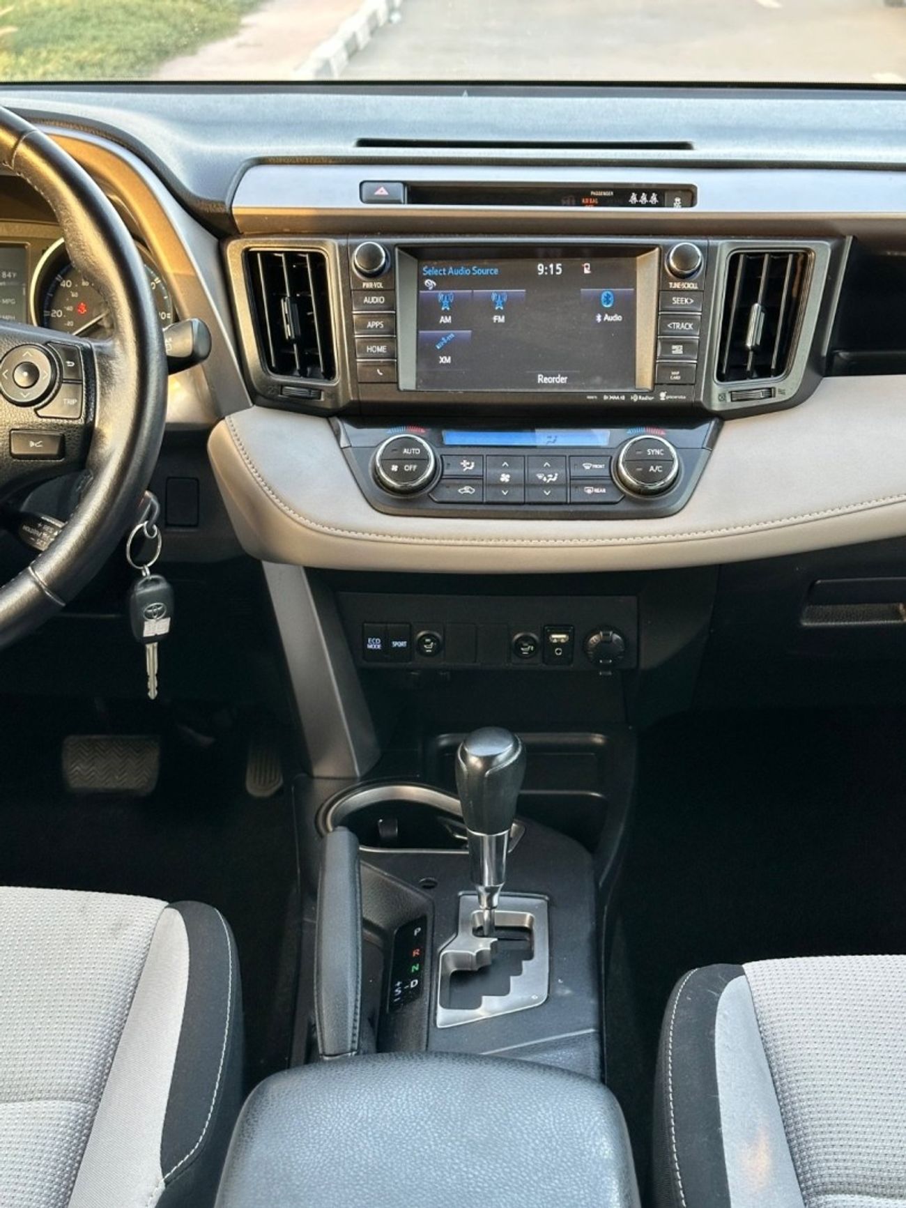 Toyota RAV4 XLE 4WD sunroof  full Option