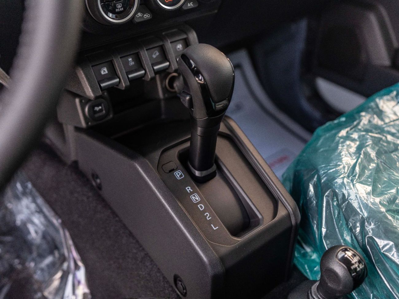 Suzuki Jimny GLX - 5 Door