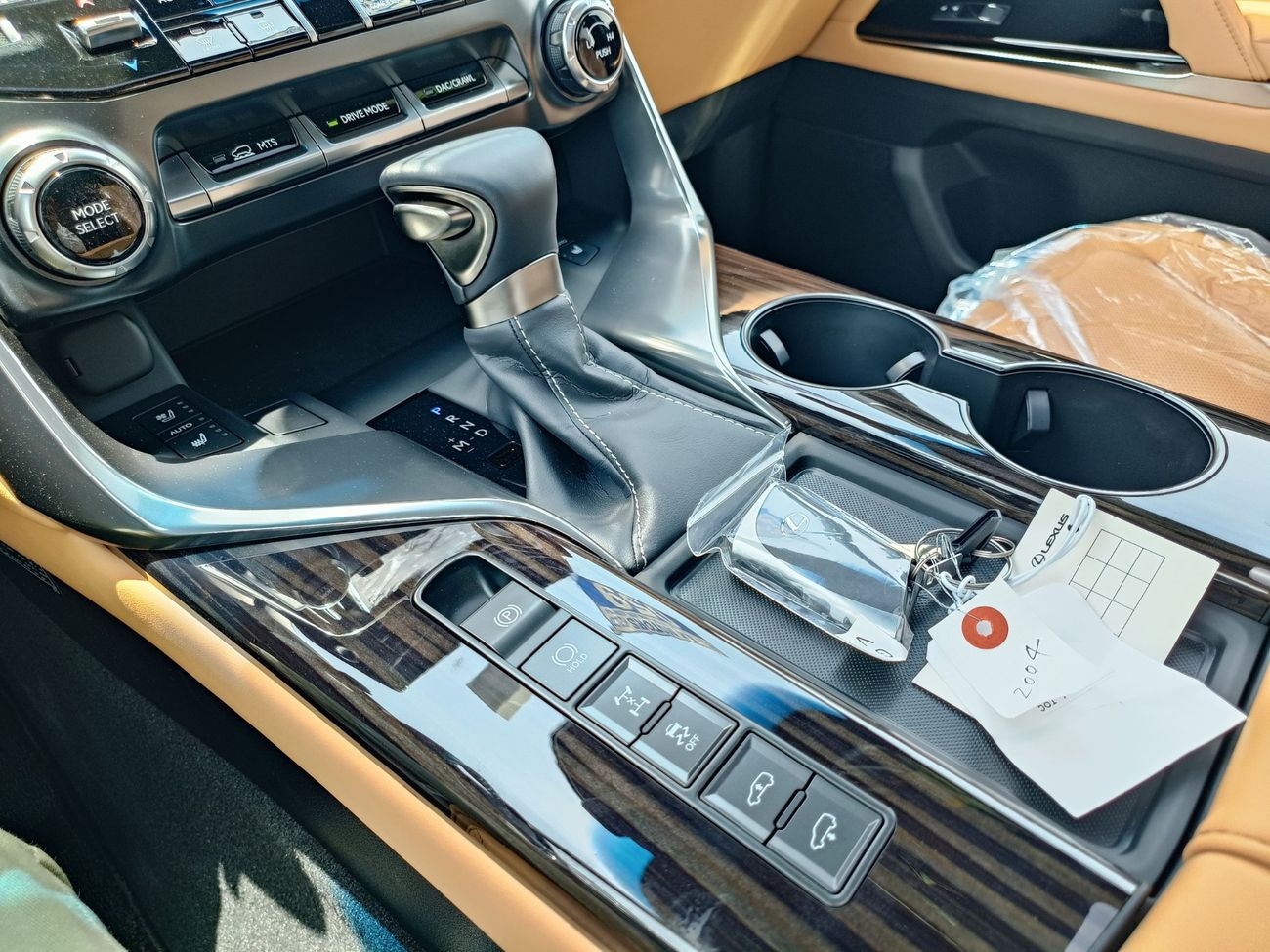 لكزس LX 600 PRESTIGE EURO 4 / V6 / 3.5L / SUNROOF / FULL OPT AND MUCH MORE (CODE # 67842)