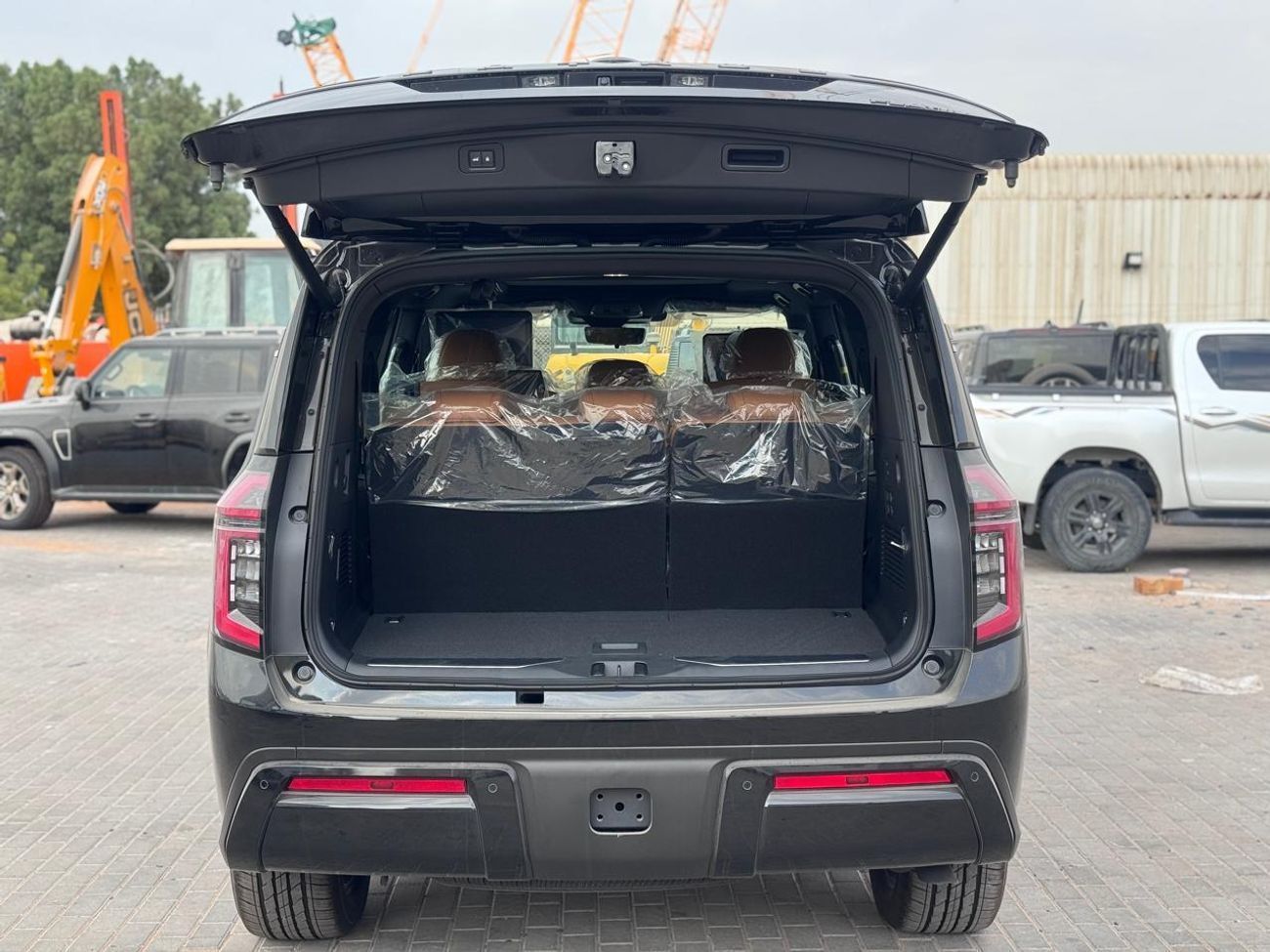 Nissan Patrol LE PLATINUM CITY 3.5L_ 2026_ (BLACK _TAN)