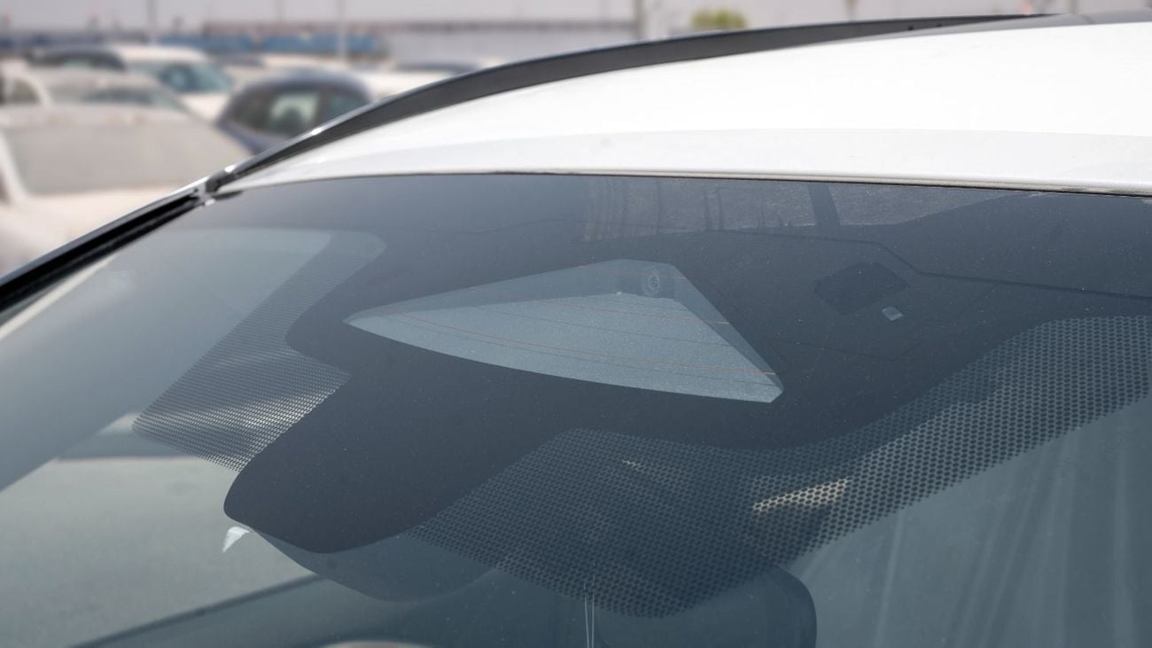 تويوتا راف ٤ GXR HEV 2026 Toyota Rav4 XLE 2.5L AT Hybrid (White-Beige)