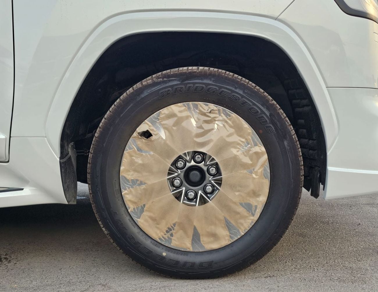 تويوتا لاند كروزر VXR TOYOTA LANDCRUISER LC300 VXR TWIN TURBO AURO KIT FULL OPTION SA PETROL AT 3.5L V6 4WD (CODE # VXRSAA