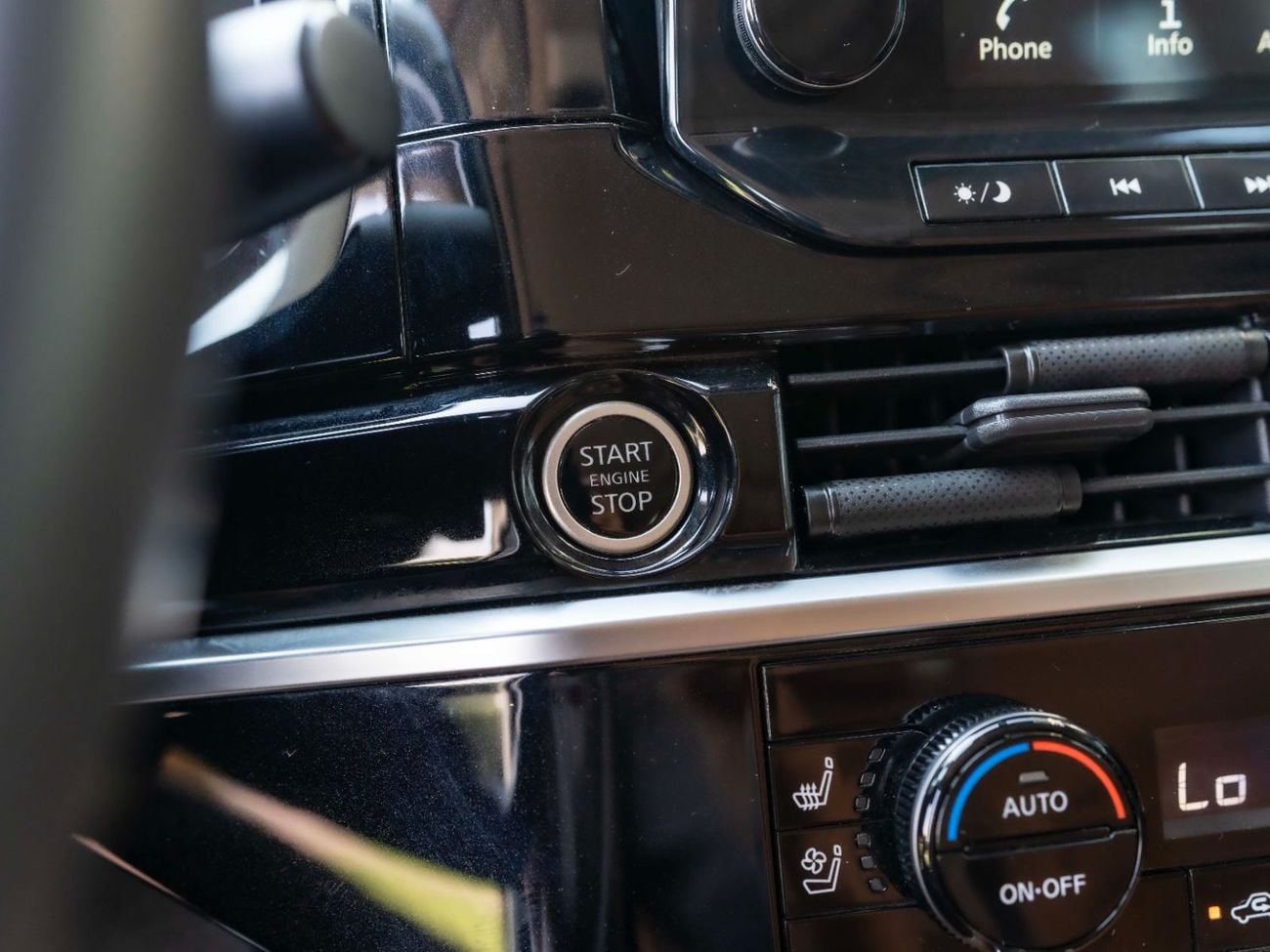 Nissan Pathfinder SL 3.5L (7 Seater)