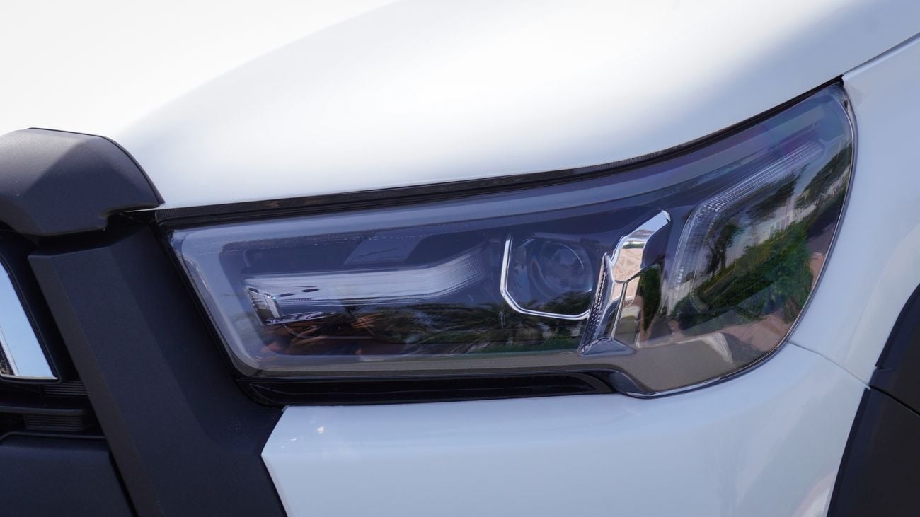 تويوتا هيلوكس GL 2.7 L With 2024 body kit