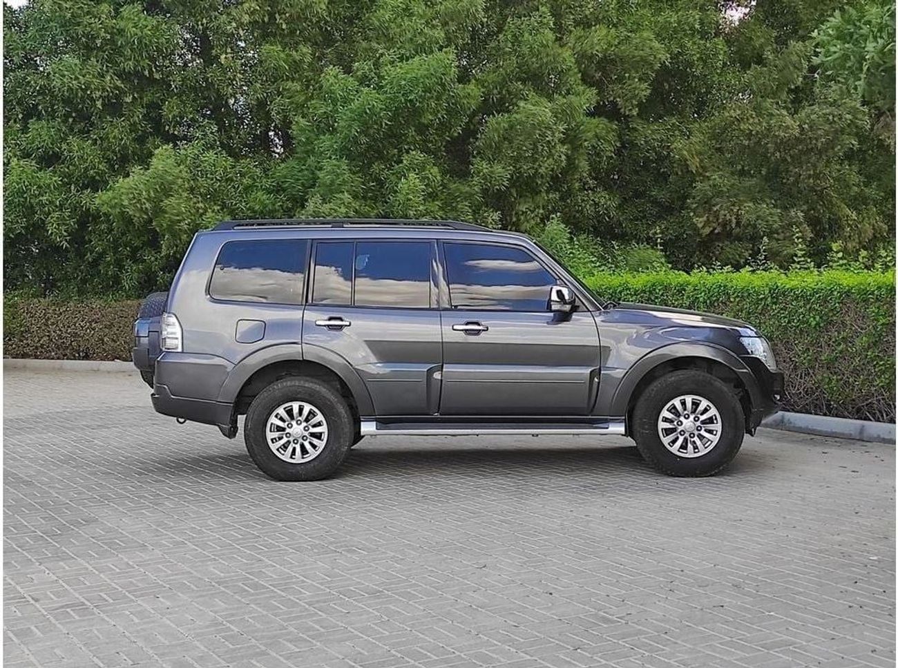 Mitsubishi Pajero GLS 3.5L (186 HP) (7 Seater) Mitsubishi pajero 2013  full automatic