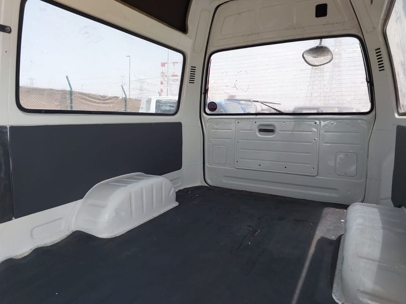 Toyota Hiace STD TOYOTA HIACE VAN RHD 2000 MODEL 3.0 L DIESEL AUTOMATIC(PM02207)