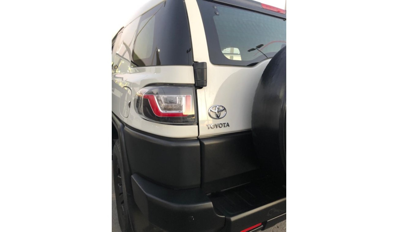Toyota FJ Cruiser 2015 GCC car prefect condition full service full service original paint