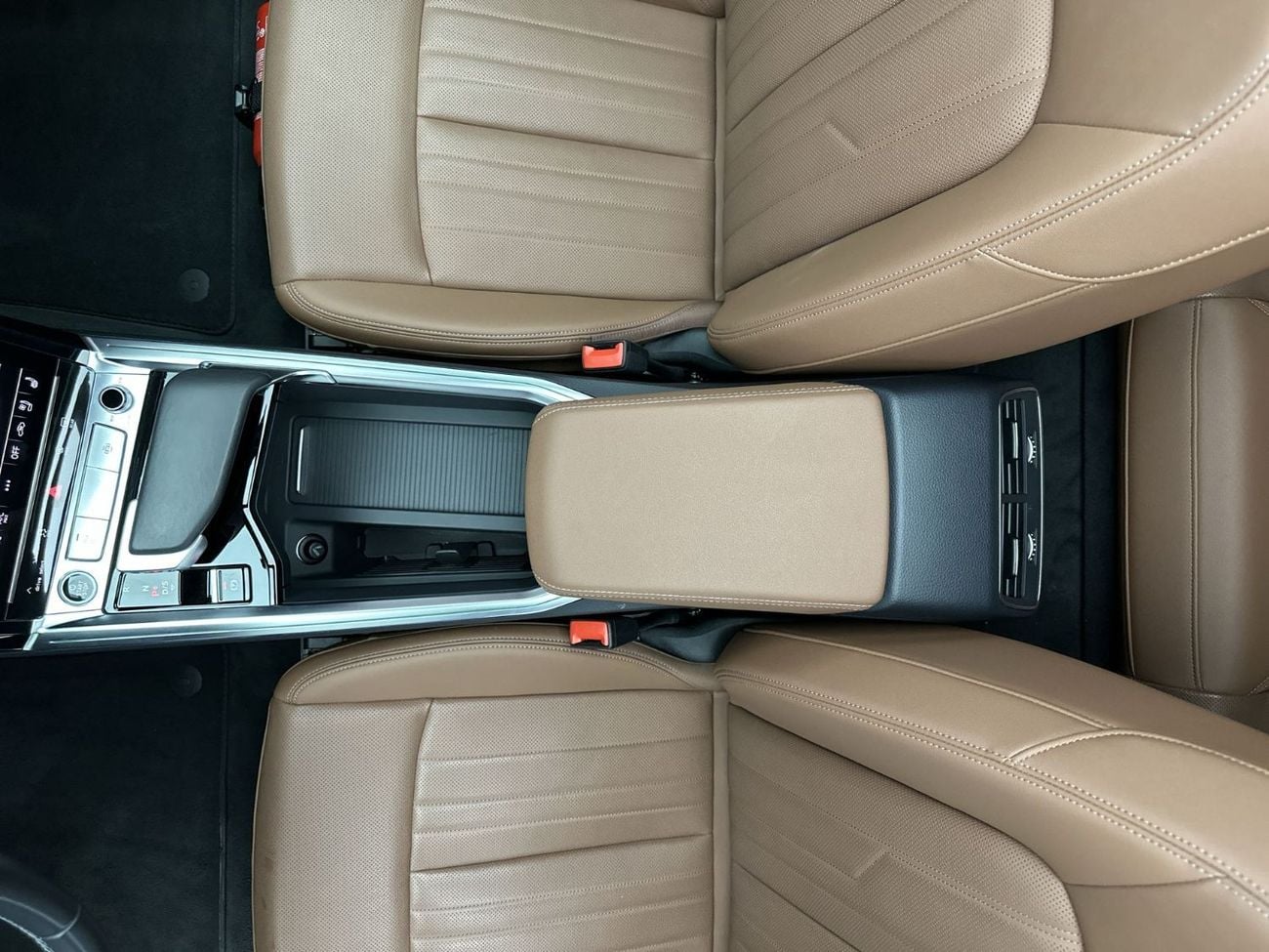 أودي Q8 إي ترون 55 quattro S Line Sportback 408hp Progress (Ref# 017547)