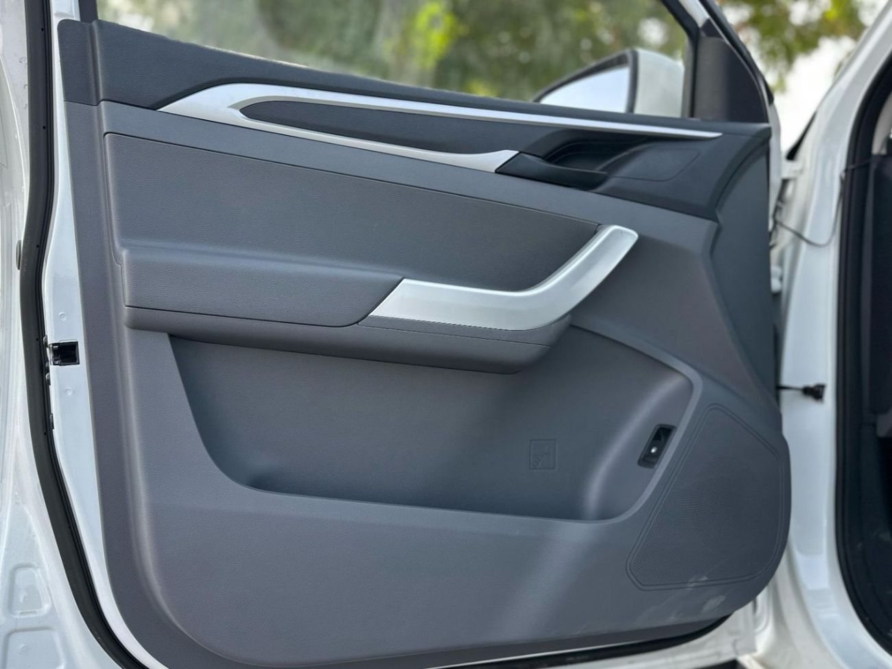 MG T60 2.4L PETROL D/C M/T 4WD