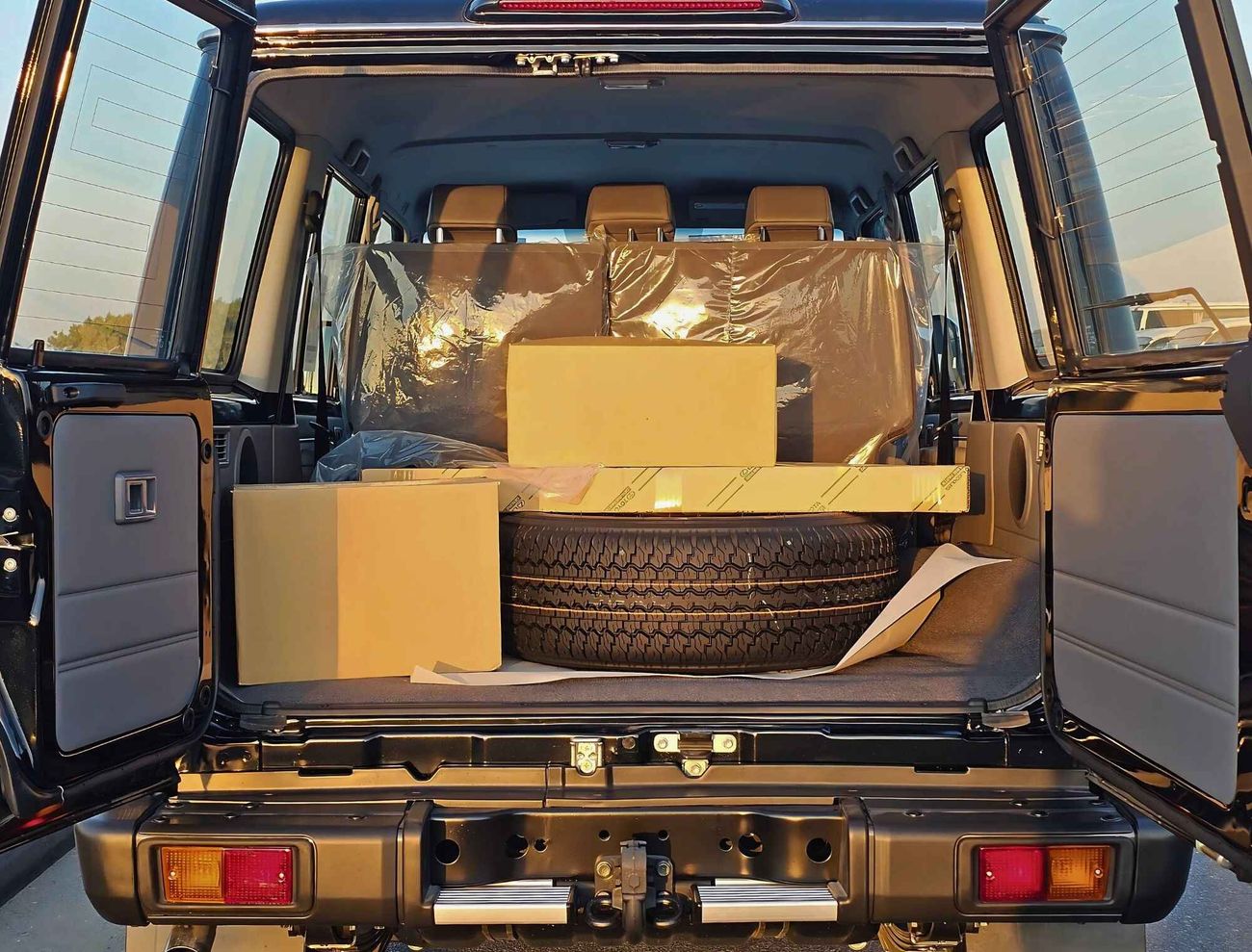 تويوتا لاند كروزر 70 STD-HIGH OPTION, 4.0L PETROL V6, M/T, WOOD,STEERING / WINCH SNORKEL (CODE # 68079)