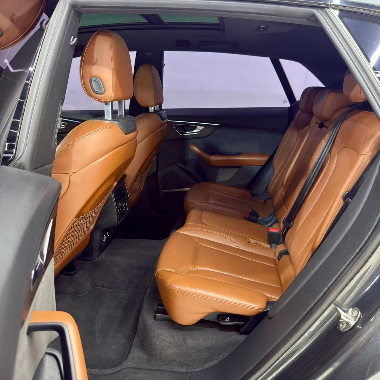 أودي Q8 55 TFSI quattro S-Line 3.0L (340 HP)