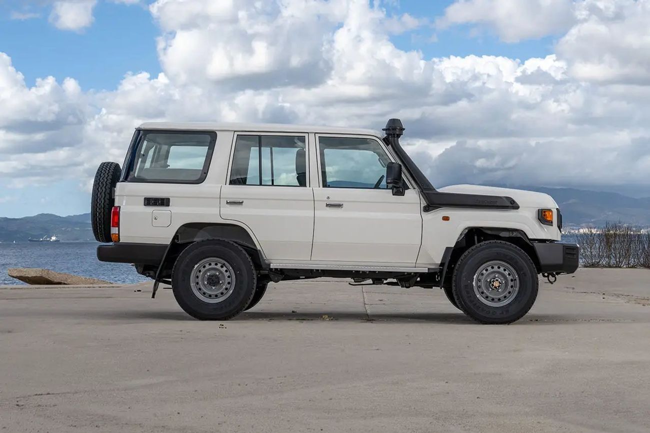 تويوتا لاند كروزر 70 LC76 2.8L AT V4 DIESEL 2025