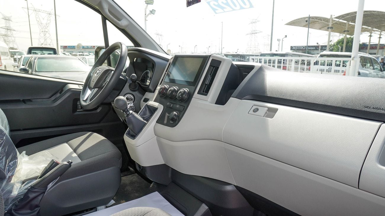 Toyota Hiace 3.5L V6 M/T