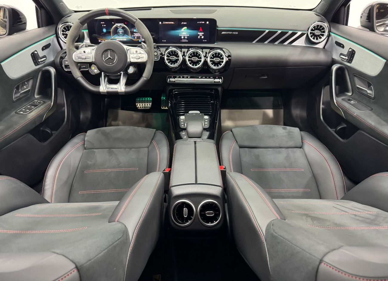 Mercedes-Benz A 35 AMG 4MATIC Hatchback 2022 Mercedes Benz A35 AMG Aerodynamic Package, 2027 Mercedes Warranty, Very Low Km