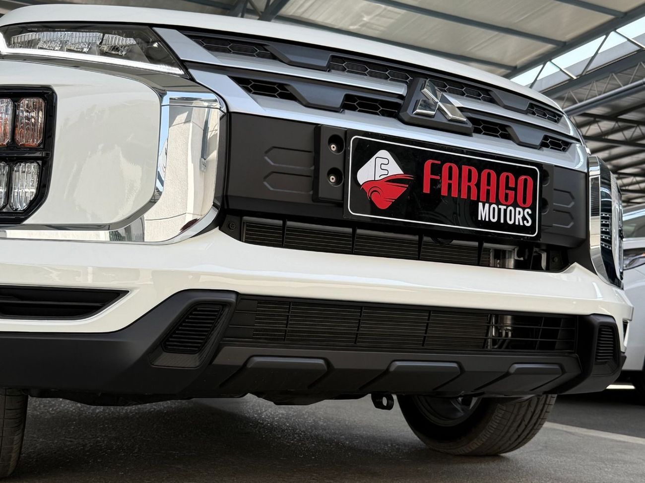 ميتسوبيشي ASX 2.0 LUXURY 4WD PANORAMA **EXPORT ONLY**التصدير فقط خارج الخليج***