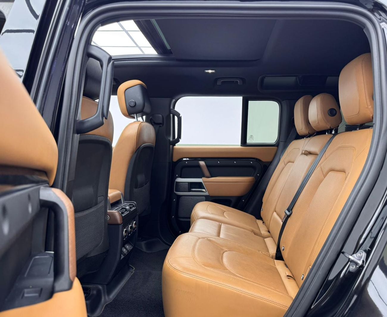 Land Rover Defender 2024 Land Rover Defender 110 HSE P400, 2029 LR Warranty, Full LR Service History, Low Km, GCC