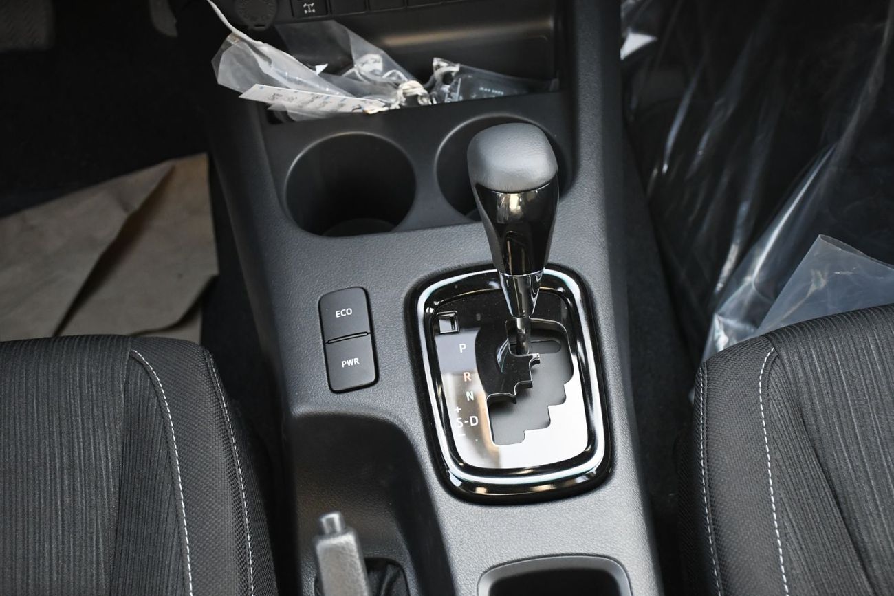 تويوتا هيلوكس Adventure 4.0L V6 with BSM ! Door Molding