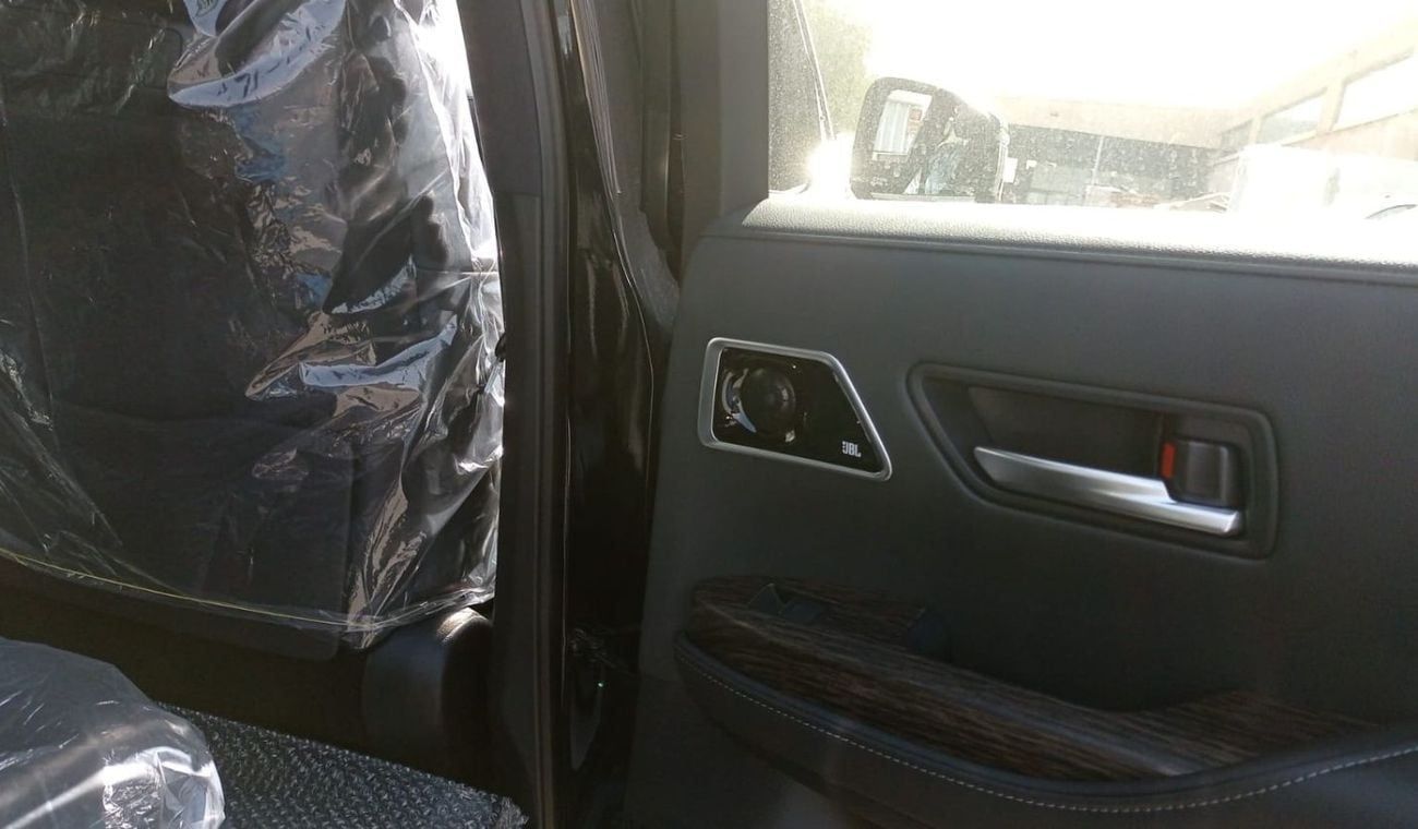 تويوتا لاند كروزر VXR PETROL A/T 7 SEATER FULL OPTION(ONLY FOR AFRICA)