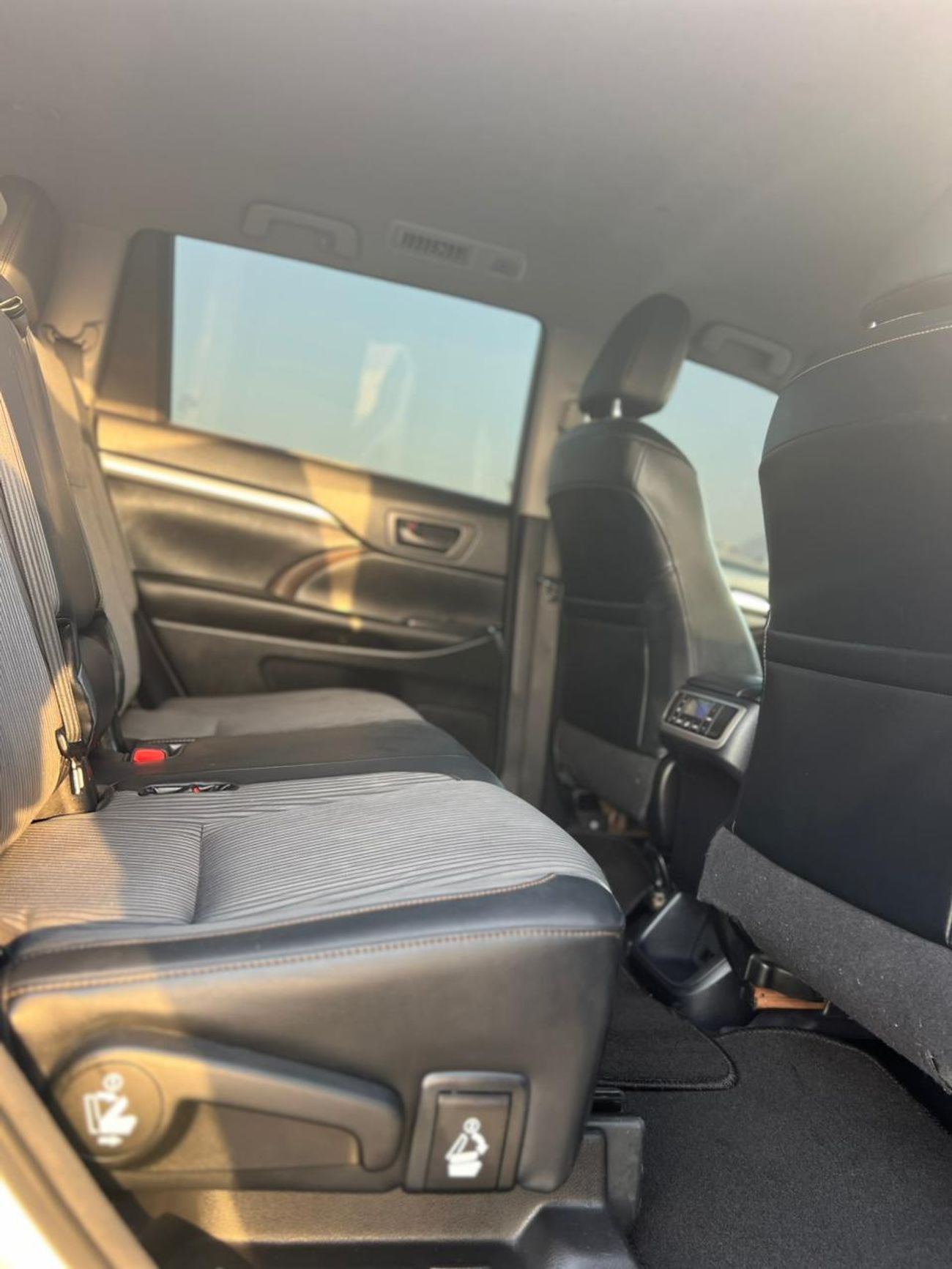 Toyota Highlander 2015Toyota Highlander  -3.5L-V6 -AWD 4x4 - Rear CAM -Automatic seat -trunk Automatic-