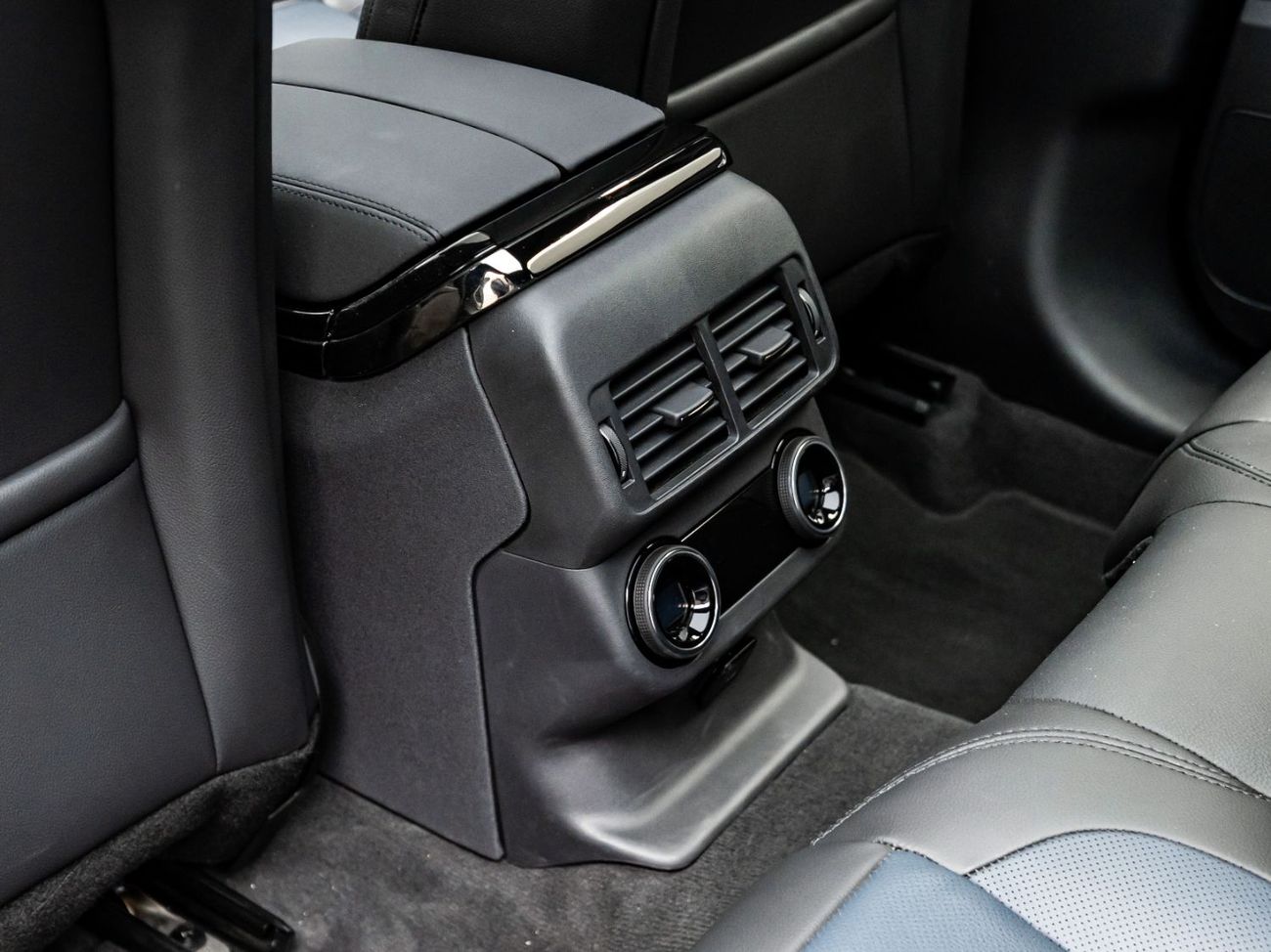 لاند روفر رينج روفر فيلار P250 R-Dynamic SE 2.0L