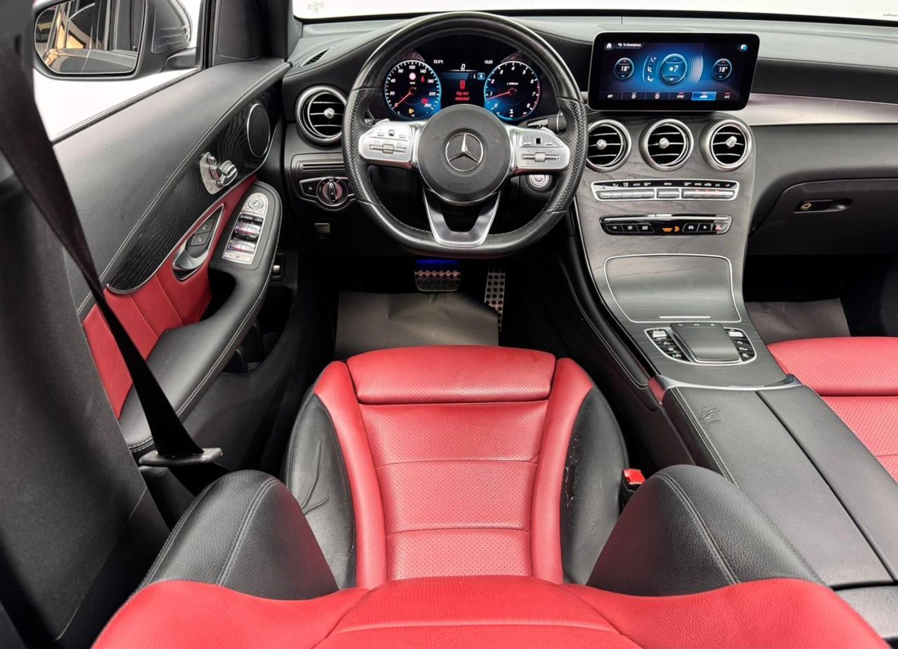 Mercedes-Benz GLC 200 Std 2.0L 2021 Mercedes GLC 200 AMG, 2026 Mercedes Warranty, Mercedes Service History, GCC