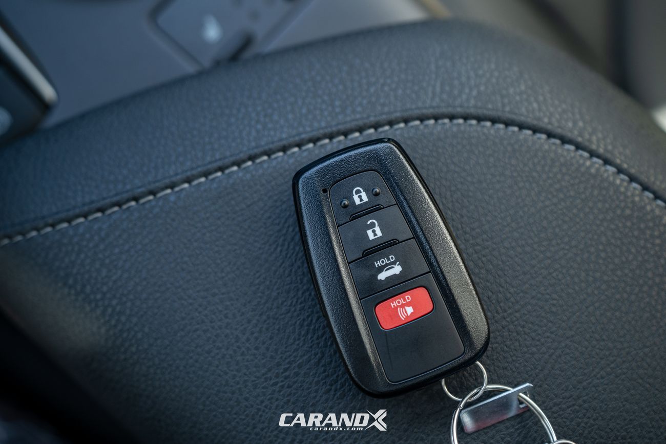 Toyota Camry SE Hybrid 2021 Black