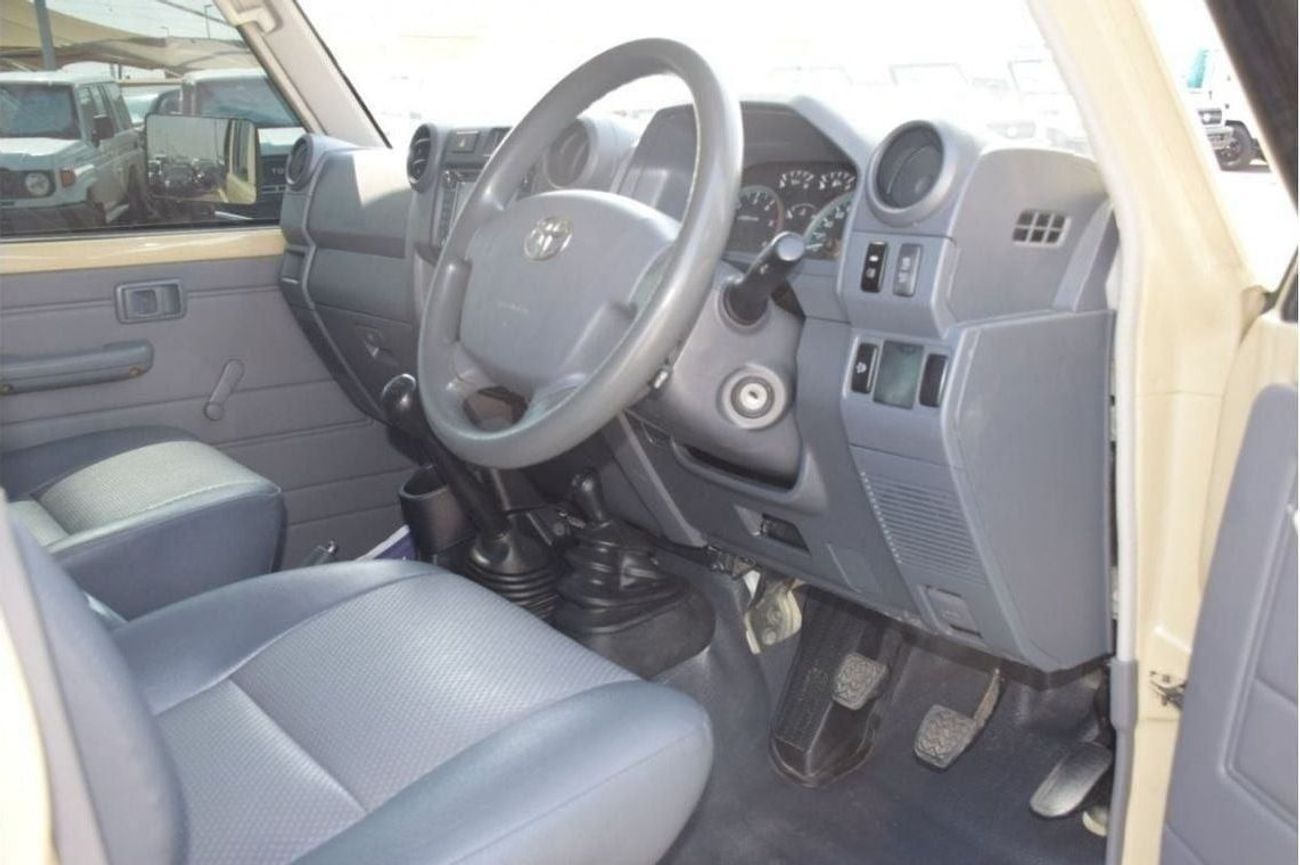 تويوتا لاند كروزر بيك آب 4dr Double Cab Utility, 4.5L 8cyl Diesel, Manual, (Right Hand)