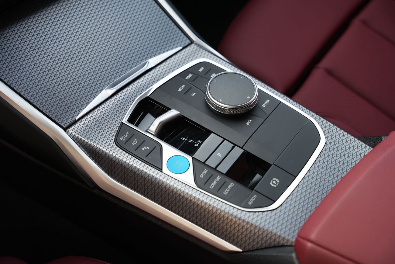 بي أم دبليو i4 2025 BMW i4 e-Drive 40 M-Sport kit RWD Brooklyn Gray 0Km