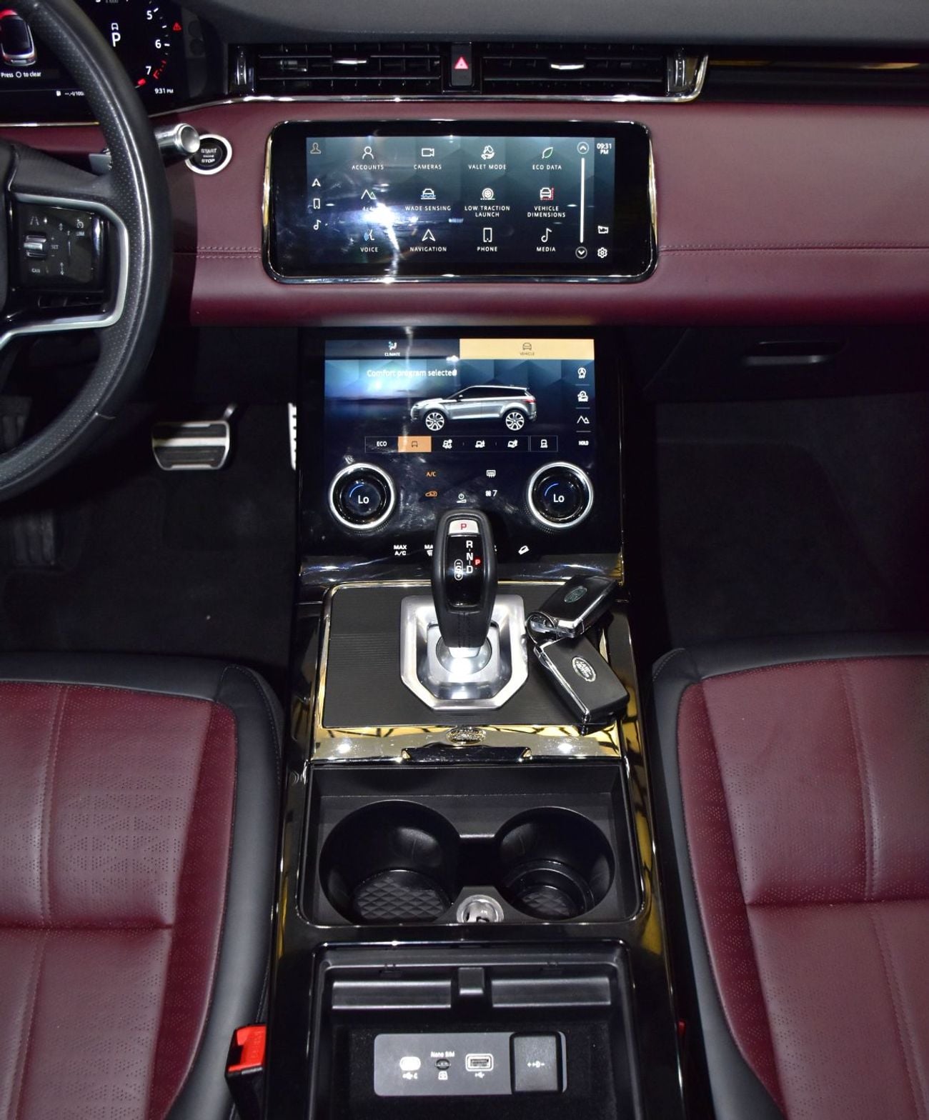 Land Rover Range Rover Evoque R-DYNAMIC HSE P250 EXCELLENT DEAL for our Land Rover Range Rover Evoque R-Dynamic ( 2021 Model ) Red Color GCC Specs