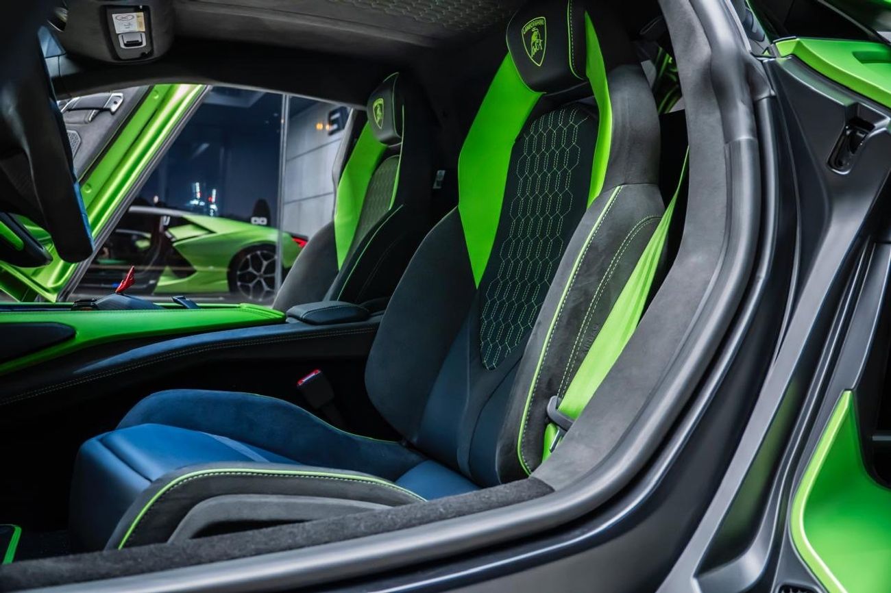 لامبورغيني ريفويلتو 6.5L V12 Hybrid