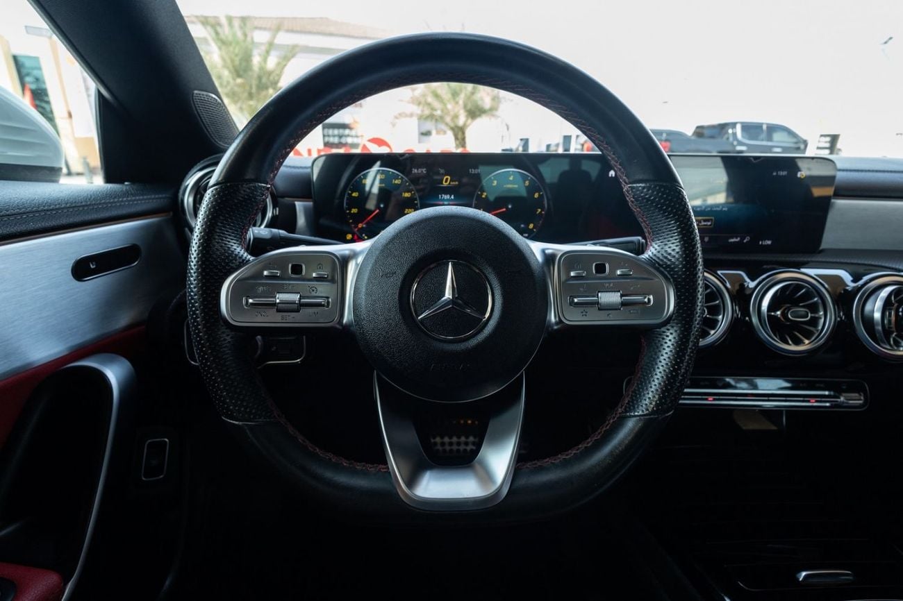 Mercedes-Benz CLA 250 Premium 2.0L 2022 Mercedes-Benz CLA 250 GCC Specs | Agency Warranty | Service Contract