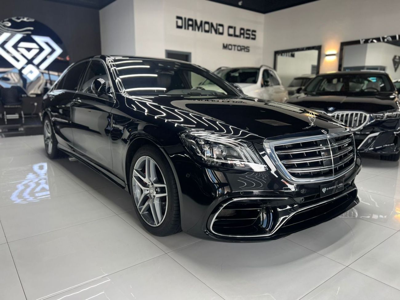 Mercedes-Benz S 560 Std 4.0L (469 HP)