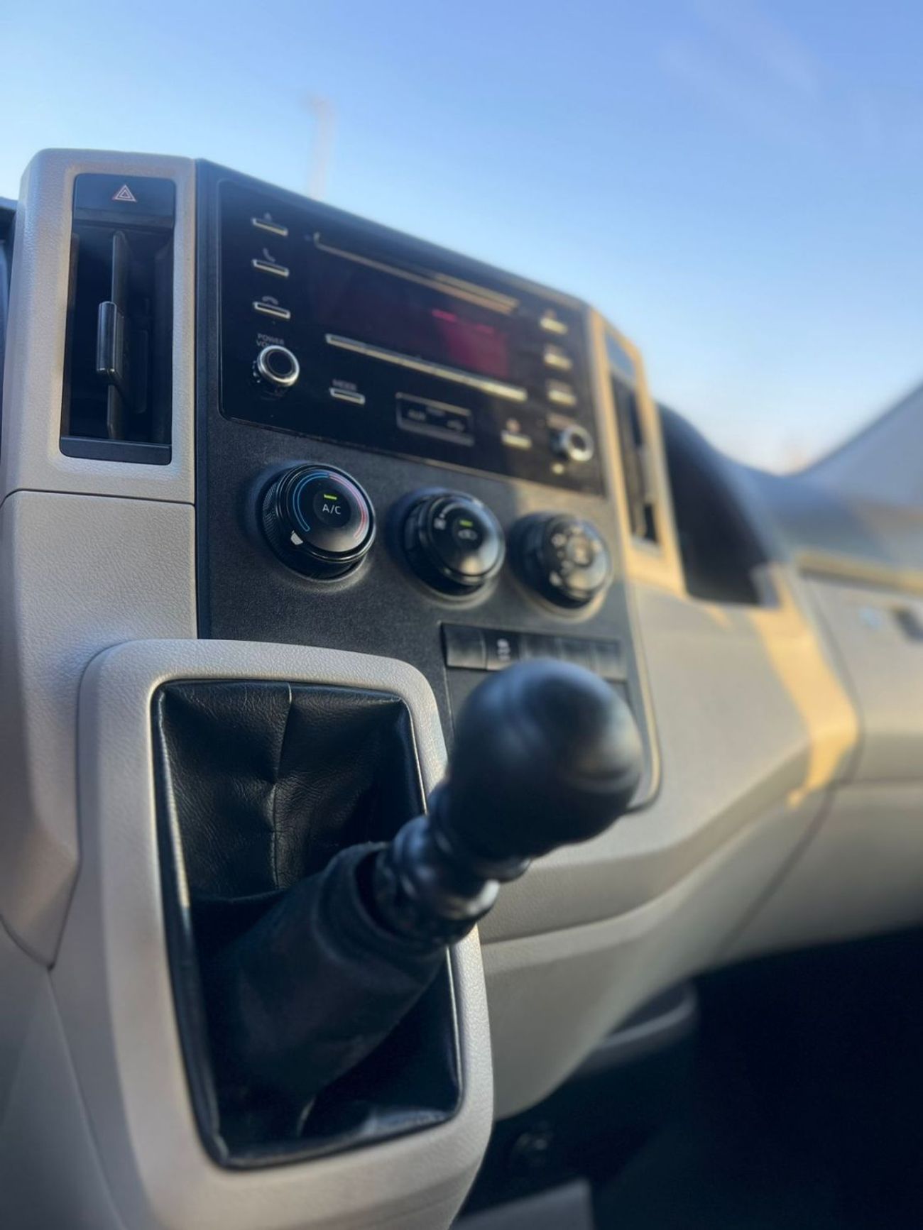 تويوتا هاياس 2021 Toyota Hiace 3.5L V6 FWD - GCC- Passenger - Patrol Manual - 13 Seater - No Accident