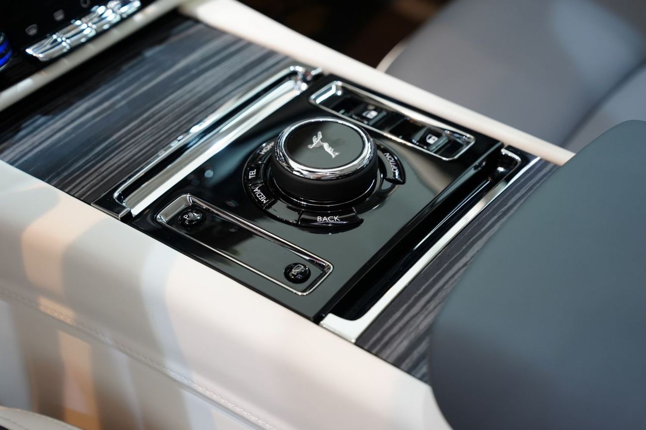 رولز رويس سبيكتر Standard Two-Tone, Bespoke Audio, Starlight, Illuminated Fascia, Dealer Warr + Serv!!